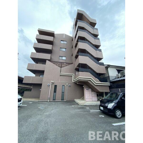 建物外観　落ち着いた雰囲気の外観です