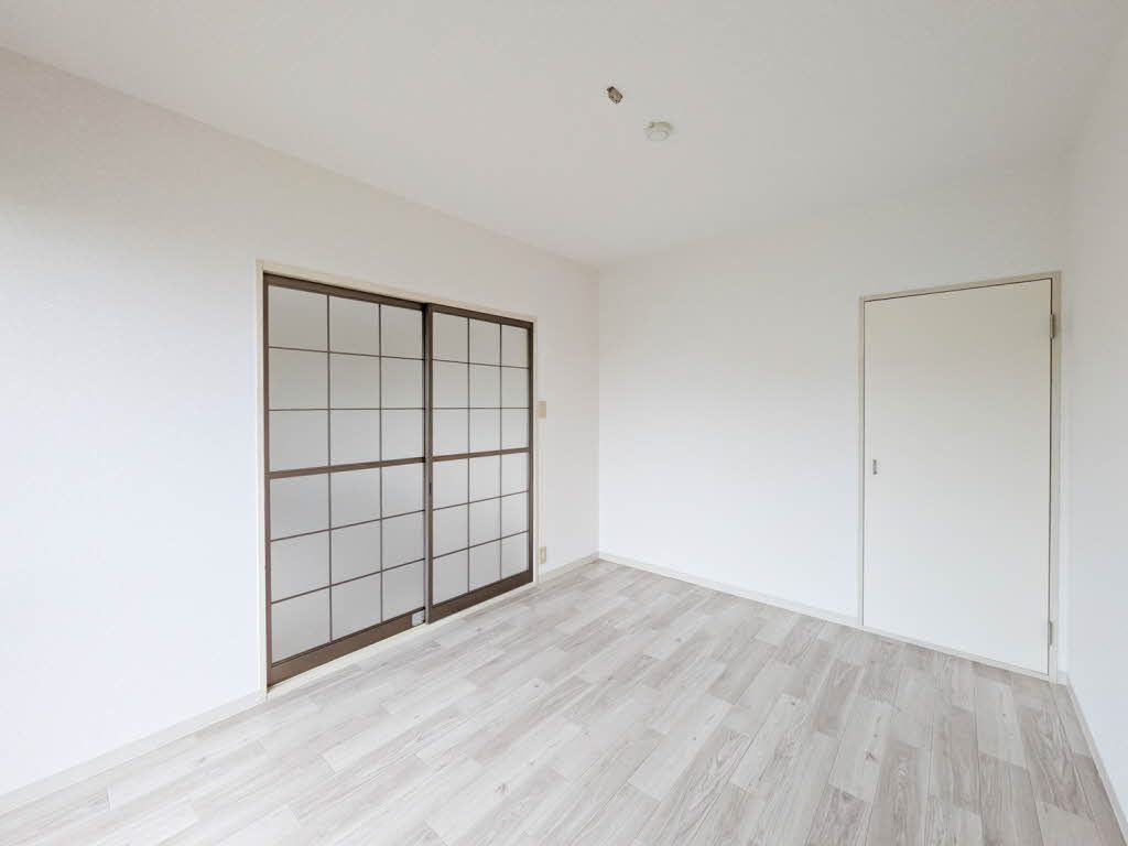 居室・リビング　白をメインとした綺麗なお部屋