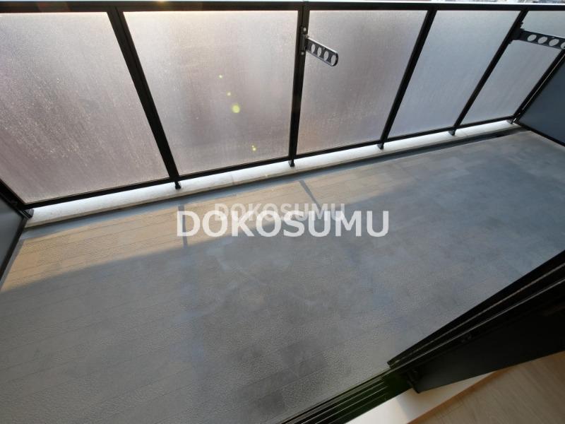 バルコニー　心地よい風と光を感じる、暮らしの楽しみが広がる場所。