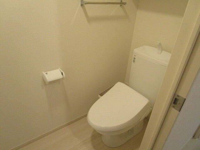 トイレ　トイレは温水洗浄暖房便座