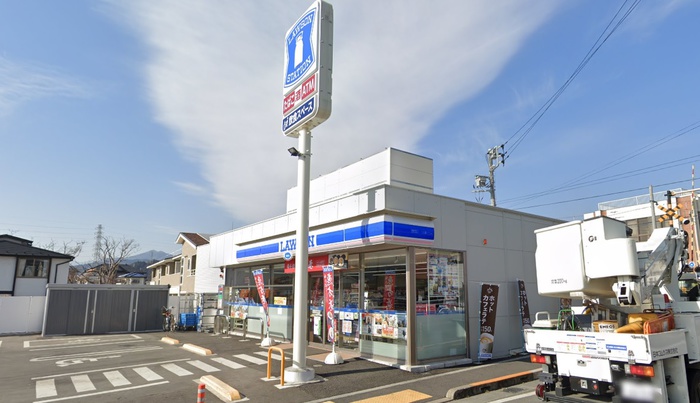 コンビニ　ローソン武蔵増戸駅前店（コンビニ）まで320m