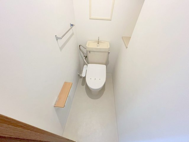 トイレ　綺麗なトイレにはウォシュレット標準装備です。