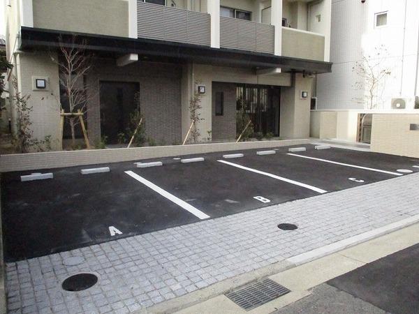 駐車場　敷地内駐車場！