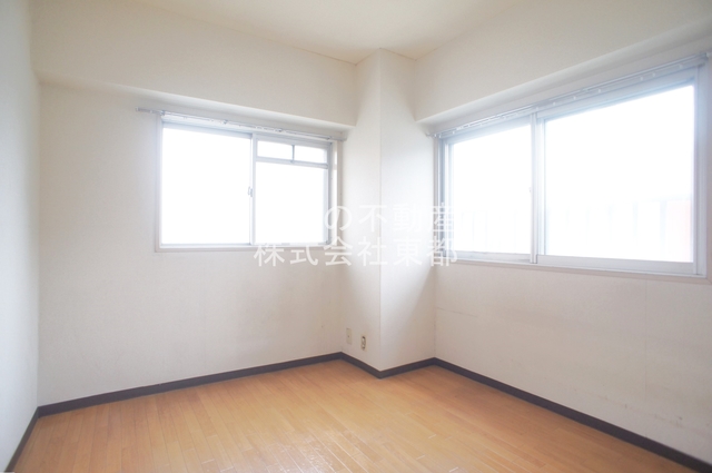 その他　落ち着いた雰囲気で寝室向きのお部屋です♪