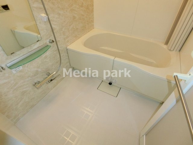 バス・シャワールーム　同物件別のお部屋の写真です。参考写真です。