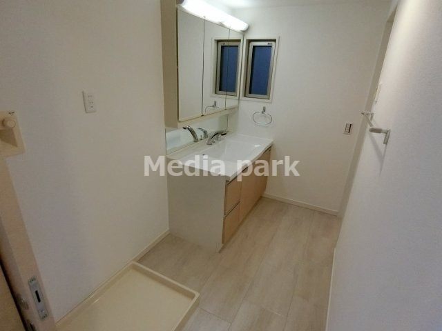 洗面設備　同物件別のお部屋の写真です。参考写真です。