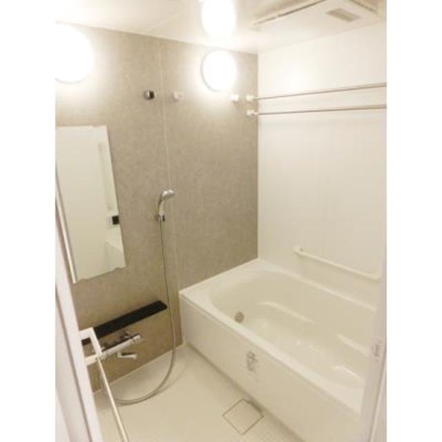 バス・シャワールーム　※反転タイプの写真を使用しています。