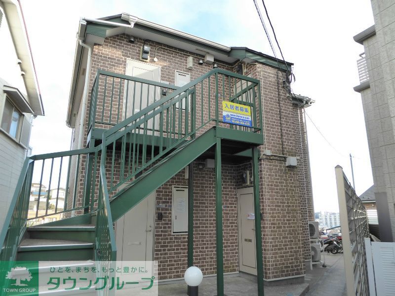 建物外観　レンガ調の建物です♪室内をデザイナーズリノベーションいたし…
