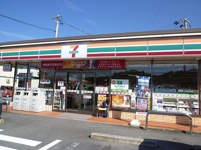 コンビニ　セブンイレブン（コンビニ）まで300m