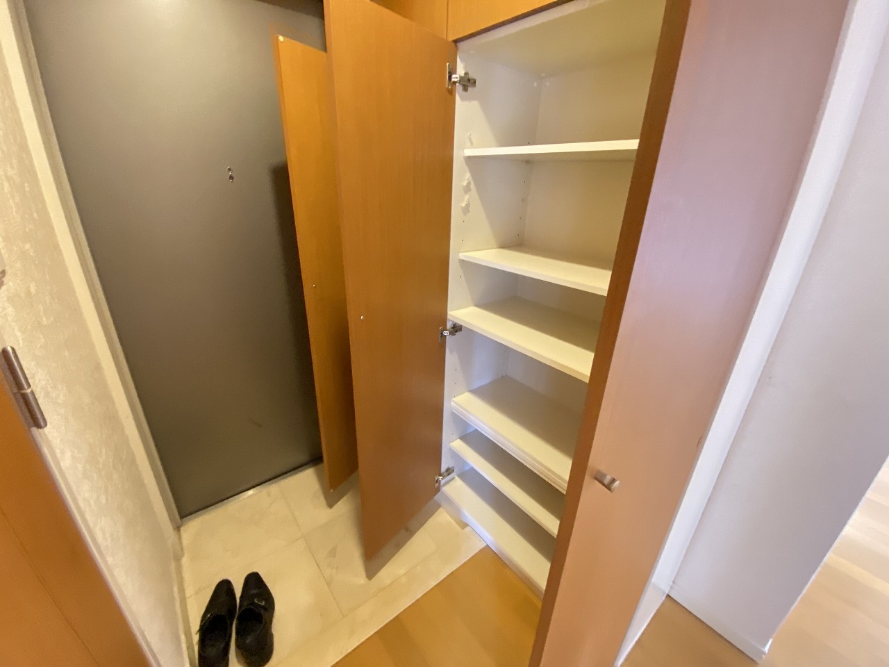 玄関　※別部屋参考写真