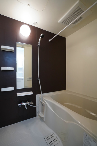 バス・シャワールーム　同じ建物の別の部屋
