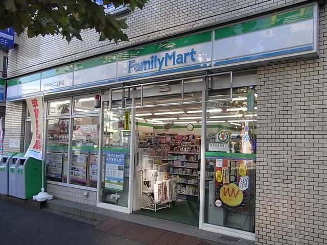 コンビニ　ファミリーマート（コンビニ）まで300m