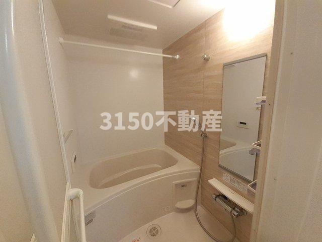 バス・シャワールーム　コンパクトで使いやすいお風呂です