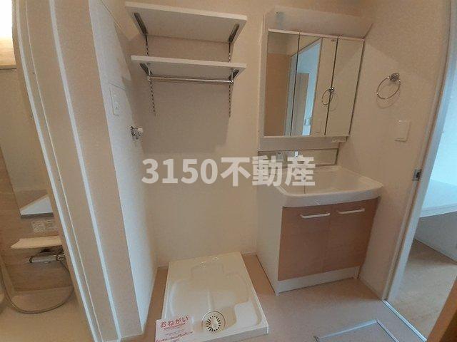 洗面設備　ゆったりとスペースのある洗面所