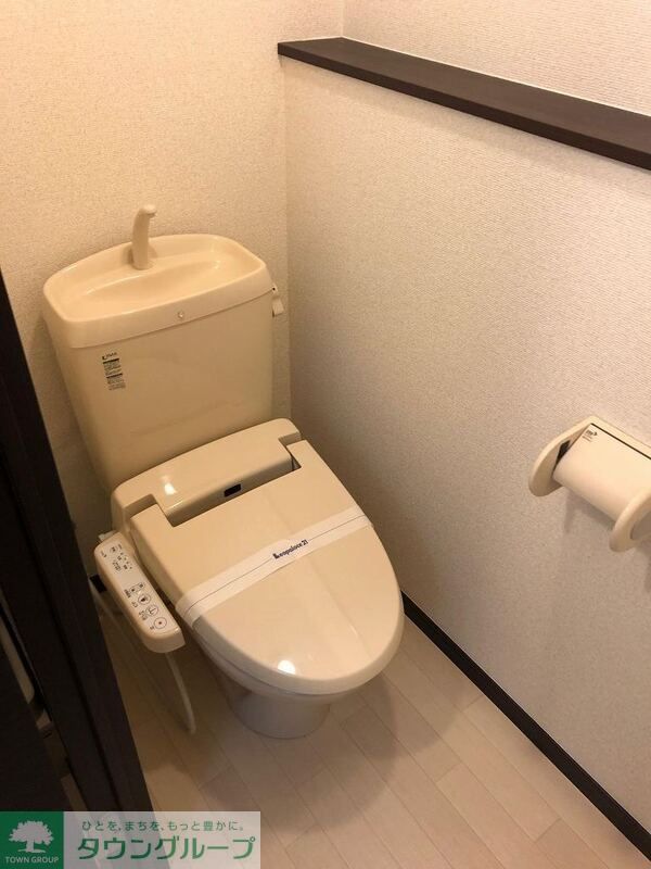 トイレ　南西向きで日当たりも抜群です！！