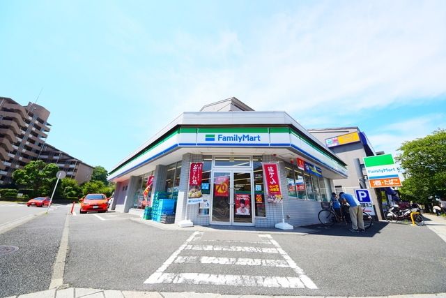 コンビニ　ファミリーマート横浜本牧通り店（コンビニ）まで514m