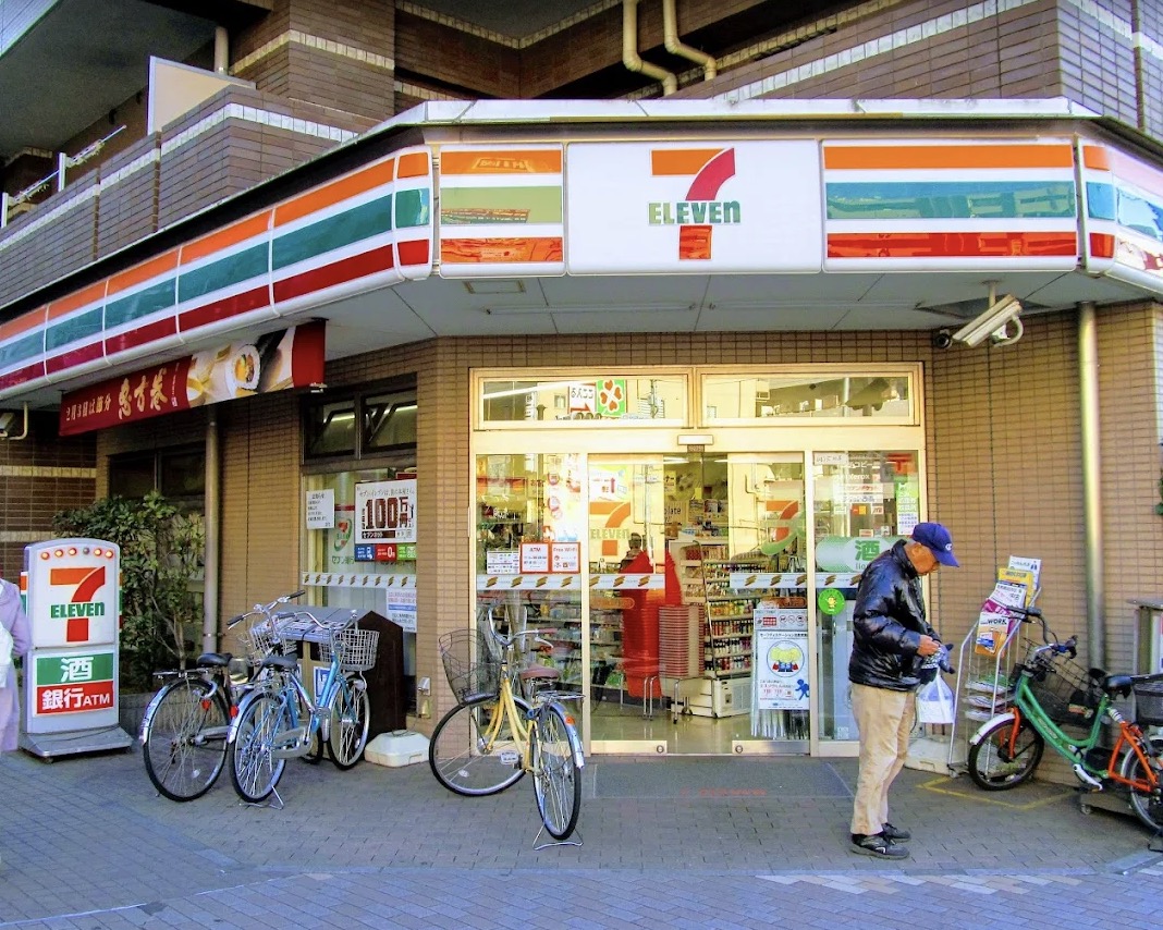 コンビニ　セブンイレブン江戸川西小岩1丁目店（コンビニ）まで108m