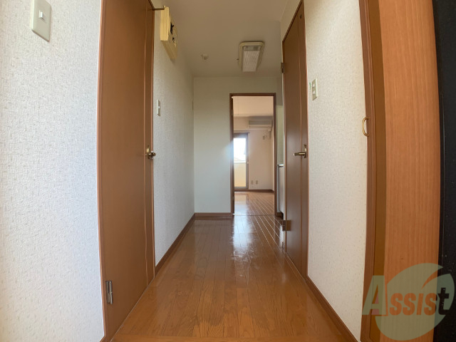 玄関　玄関からの様子です。ＤＫに繋がっています。