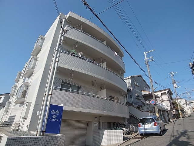 建物外観　綺麗な外観、各部屋角部屋設計です
