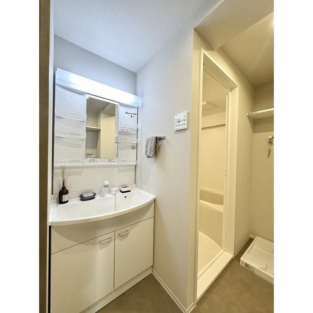 洗面設備　写真は同タイプ住居です。