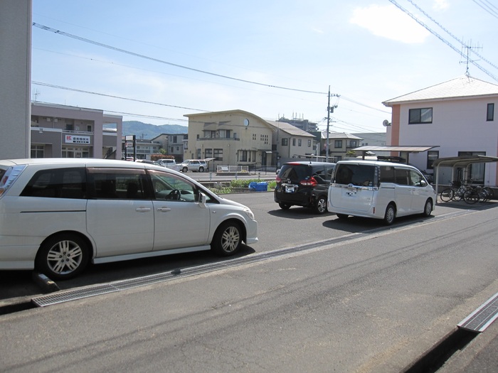 駐車場　車をお持ちの方に嬉しい駐車場付きの物件です