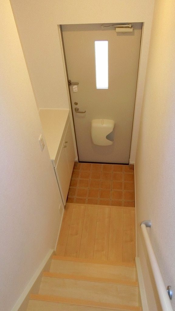 玄関　お部屋探しは【タウンハウジング千葉店】にお任せ下さい♪