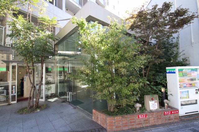エントランス　建物の内部です