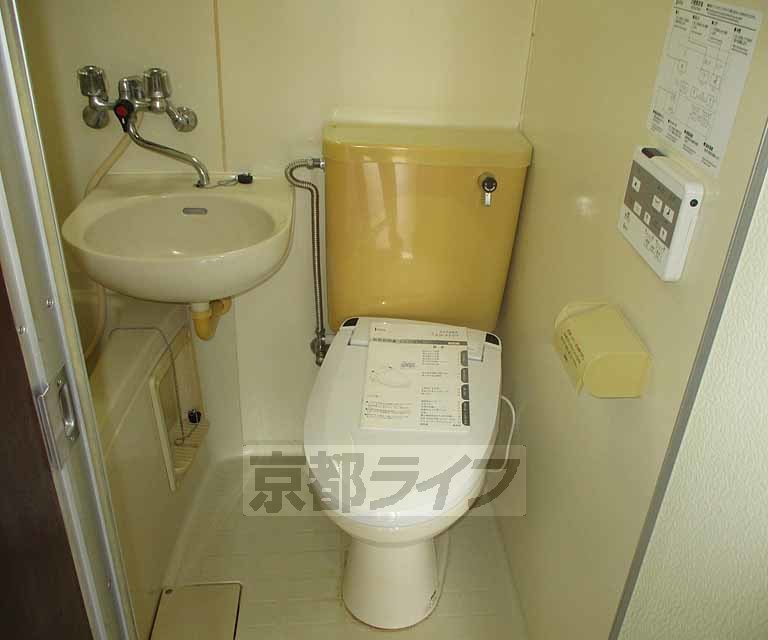 トイレ　玄関です。