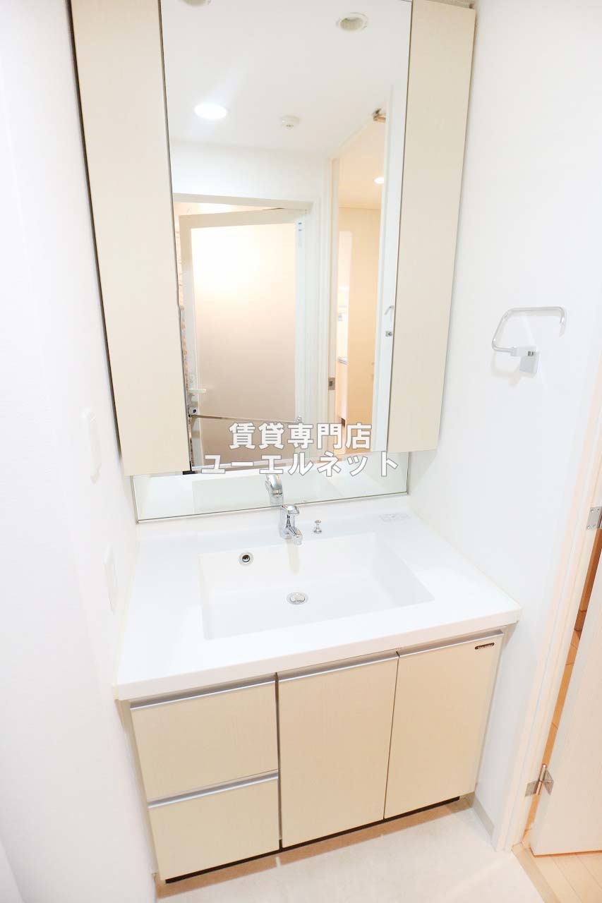 洗面設備　清潔感ある独立洗面台で毎日気持ちよく♪