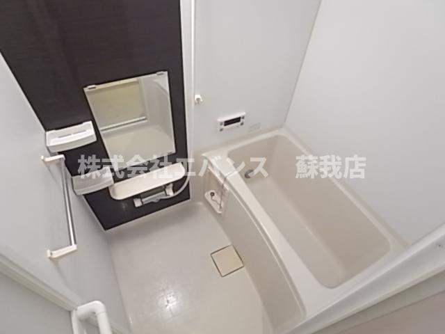 バス・シャワールーム　コンパクトで使いやすいお風呂です