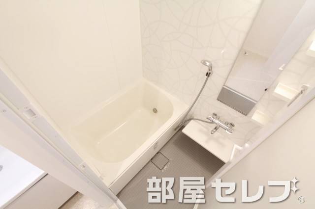 バス・シャワールーム　バスルームでごゆっくり。
