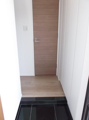 玄関　＊居住中の為別部屋参照