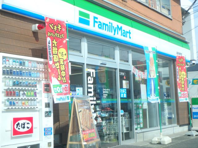 コンビニ　ファミリーマート（コンビニ）まで700m