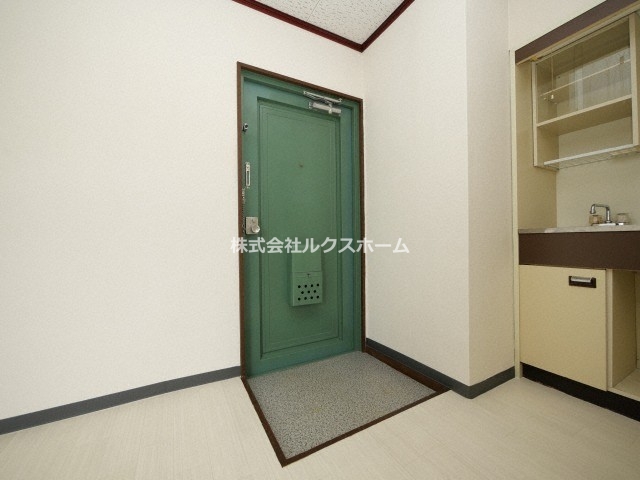玄関　収納もある玄関です
