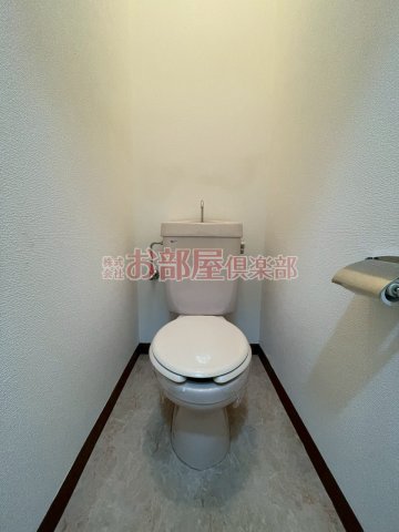 トイレ　落ち着いた色調のトイレです