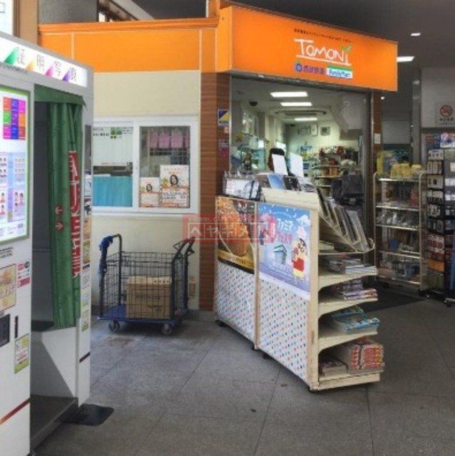 コンビニ　ファミリーマートトモニー中村橋駅店（コンビニ）まで179m