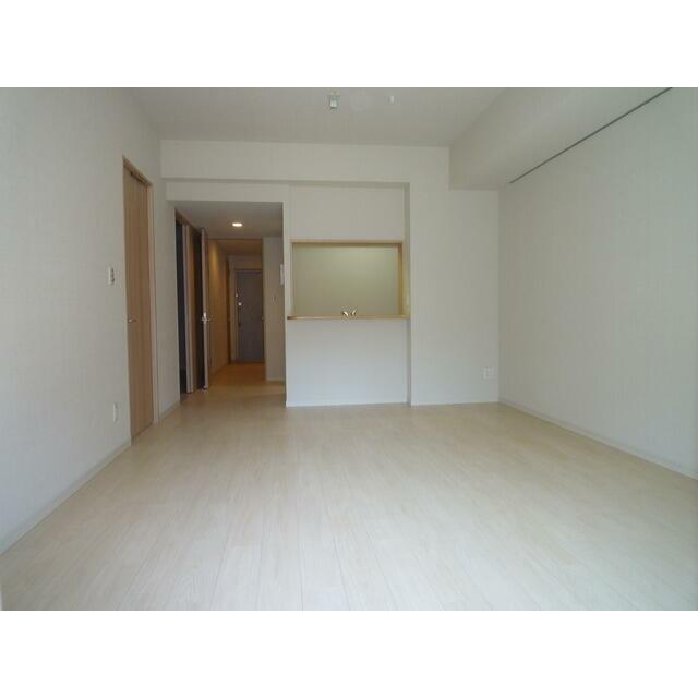 居室・リビング　Iタイプ2011年4月撮影 同タイプ112号室の写真です。