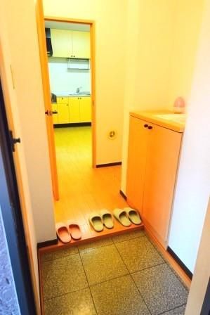 玄関　★お買いもの便利で閑静な住宅地★