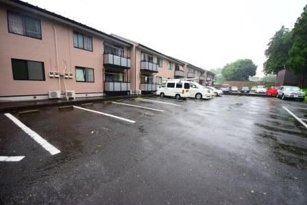 駐車場　★お買いもの便利で閑静な住宅地★