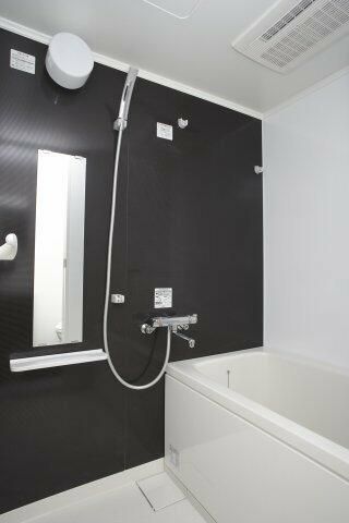 バス・シャワールーム　コンパクトで使いやすいお風呂です