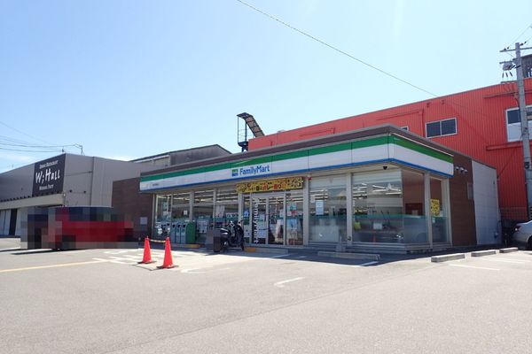 コンビニ　ファミリーマート京屋平岡町店（コンビニ）まで875m
