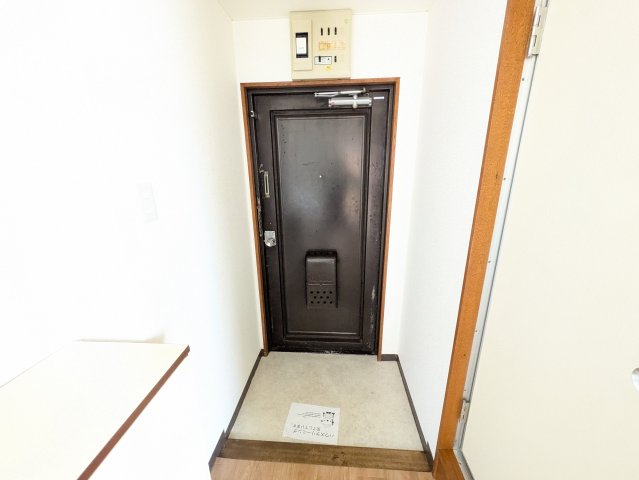 玄関　リアライズ尾頭橋（旧：登り松マンション）