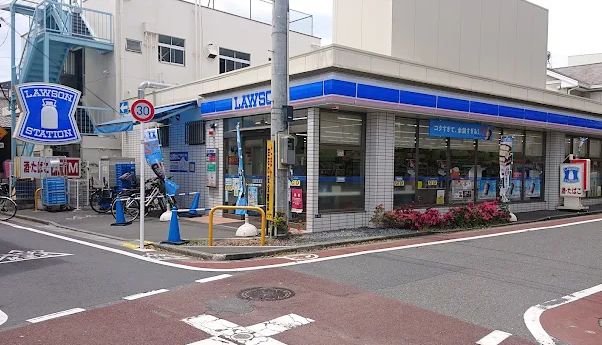 コンビニ　ローソン品川南大井四丁目店（コンビニ）まで305m
