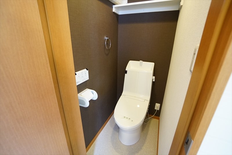 トイレ　綺麗なお手洗い、もちろんついてます、ウォシュレット！