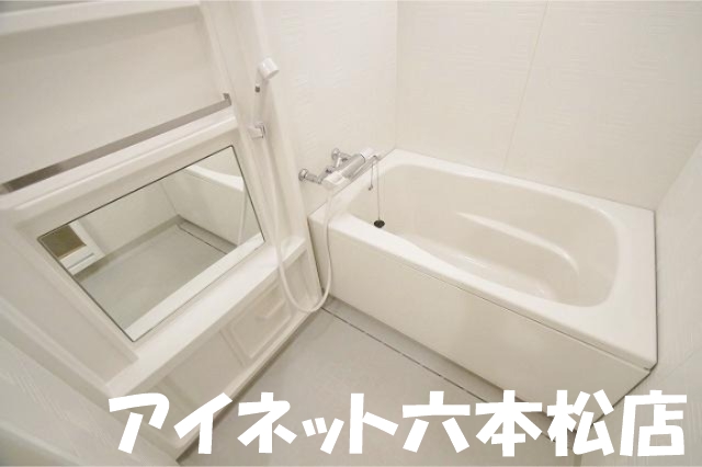 バス・シャワールーム　一日の疲れを流しましょう