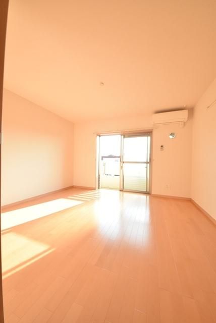 居室・リビング　★明るいお部屋です★