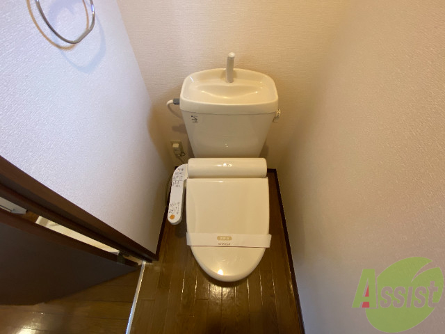 トイレ　トイレはウォシュレット機能付きです。安心して使用できますね