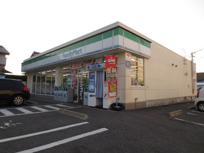 コンビニ　ファミリーマート（コンビニ）まで332m
