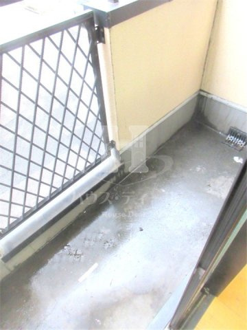 バルコニー　外からの目が気にならないバルコニーで洗濯物が干せます