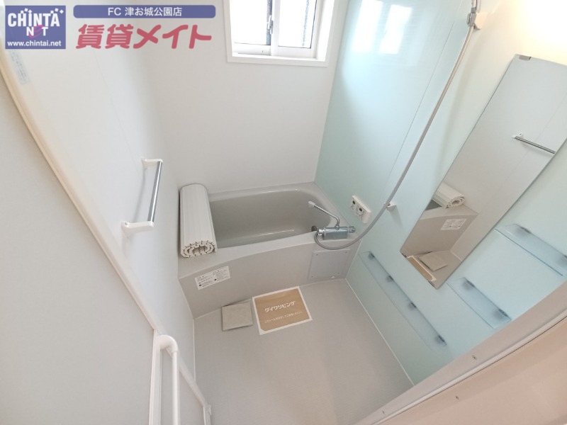 バス・シャワールーム　別部屋反転画像参考